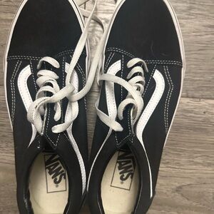 Black/White Old Skool Women’s Vans